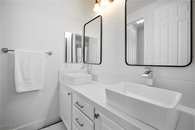 9521 Queen Charlotte Drive, Las Vegas, NV 89145