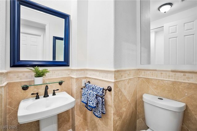 9521 Queen Charlotte Drive, Las Vegas, NV 89145