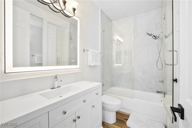 9521 Queen Charlotte Drive, Las Vegas, NV 89145