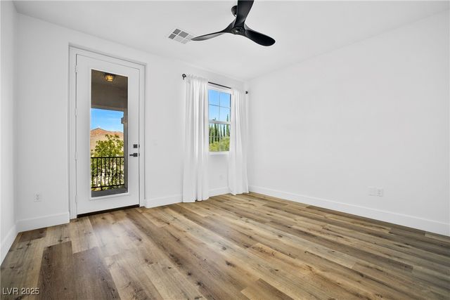 9521 Queen Charlotte Drive, Las Vegas, NV 89145