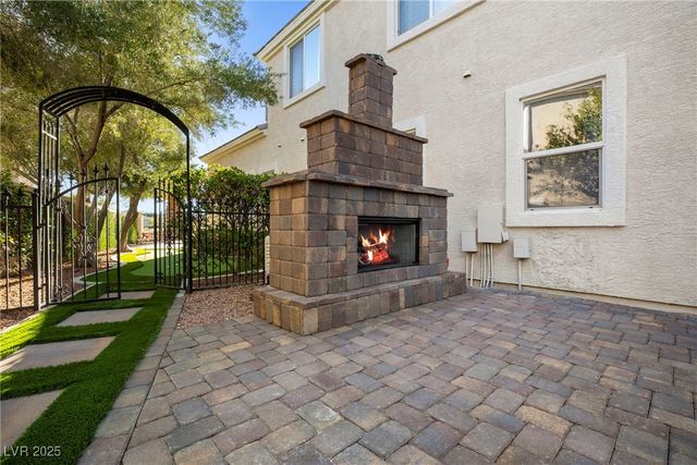 9521 Queen Charlotte Drive, Las Vegas, NV 89145