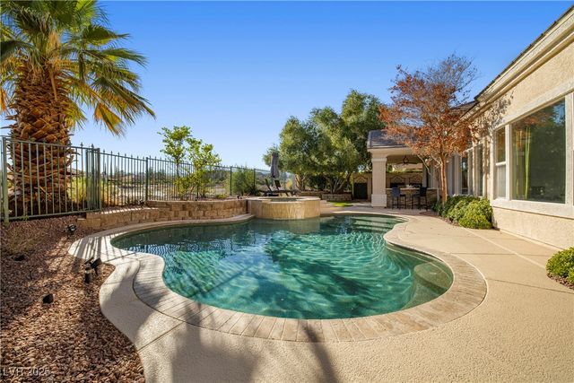 9521 Queen Charlotte Drive, Las Vegas, NV 89145