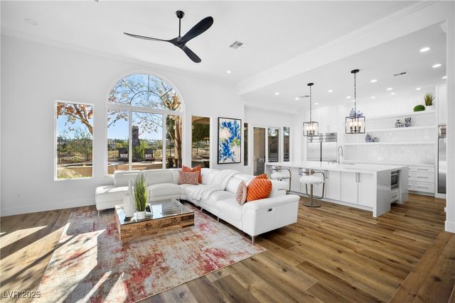 9521 Queen Charlotte Drive, Las Vegas, NV 89145