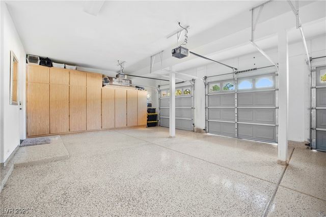 9521 Queen Charlotte Drive, Las Vegas, NV 89145