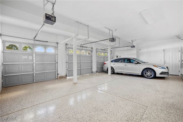 9521 Queen Charlotte Drive, Las Vegas, NV 89145