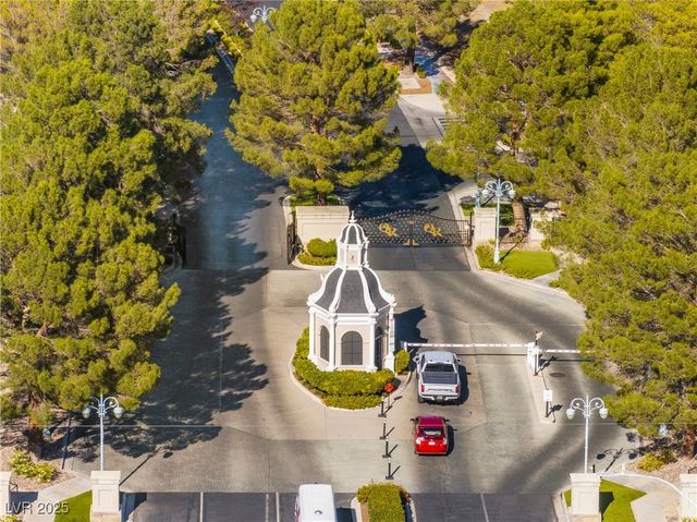 9521 Queen Charlotte Drive, Las Vegas, NV 89145