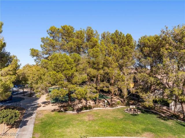 9521 Queen Charlotte Drive, Las Vegas, NV 89145