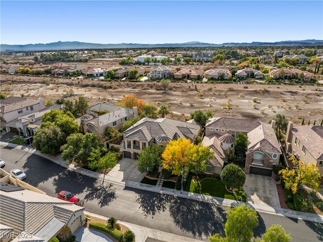 9521 Queen Charlotte Drive, Las Vegas, NV 89145