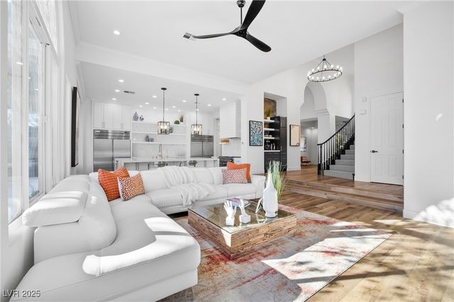 9521 Queen Charlotte Drive, Las Vegas, NV 89145