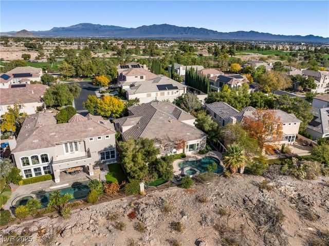 9521 Queen Charlotte Drive, Las Vegas, NV 89145