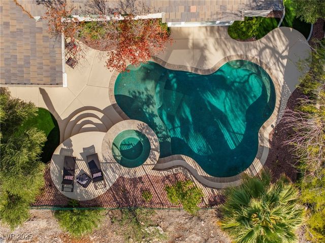 9521 Queen Charlotte Drive, Las Vegas, NV 89145