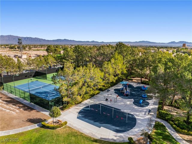 9521 Queen Charlotte Drive, Las Vegas, NV 89145