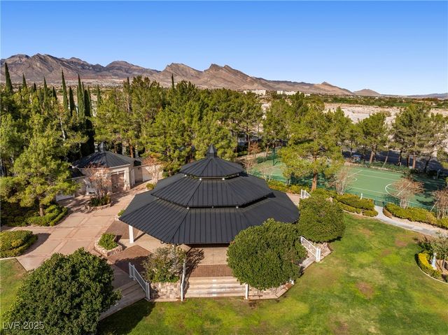 9521 Queen Charlotte Drive, Las Vegas, NV 89145