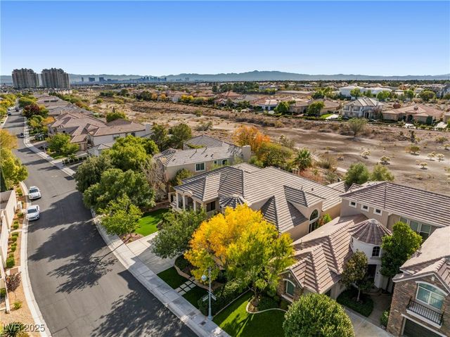 9521 Queen Charlotte Drive, Las Vegas, NV 89145