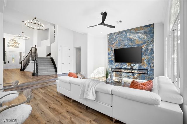 9521 Queen Charlotte Drive, Las Vegas, NV 89145