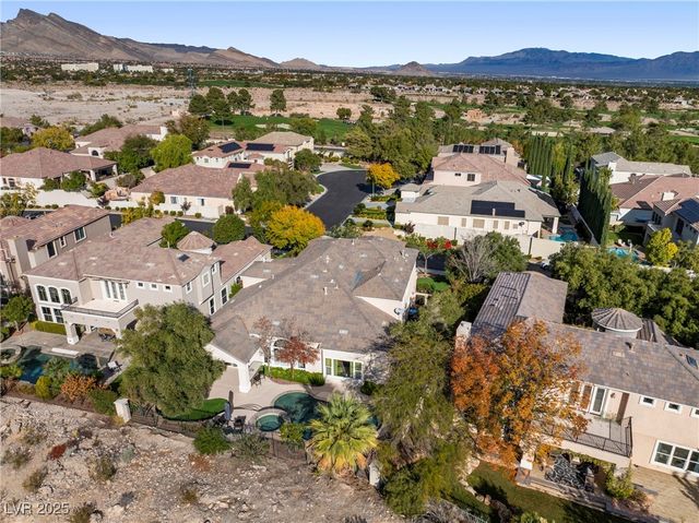 9521 Queen Charlotte Drive, Las Vegas, NV 89145