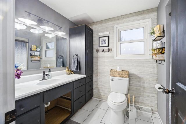 418 E HANCOCK STREET, New London, WI 54961