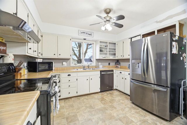 418 E HANCOCK STREET, New London, WI 54961