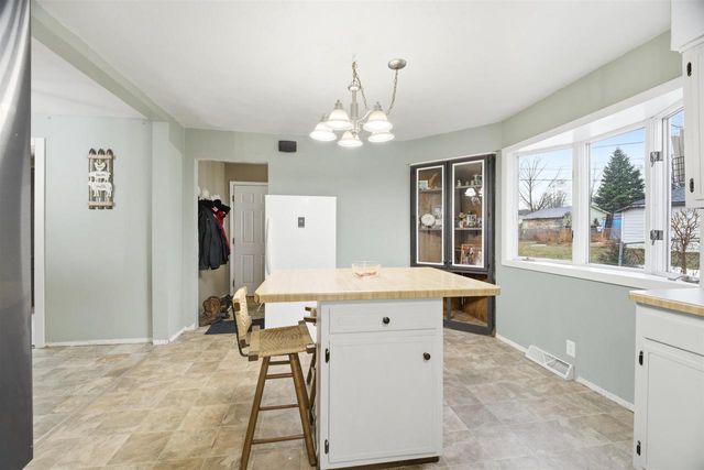 418 E HANCOCK STREET, New London, WI 54961