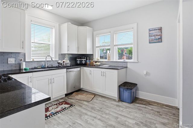 32127 Utica Road, Fraser, MI 48026