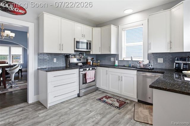 32127 Utica Road, Fraser, MI 48026