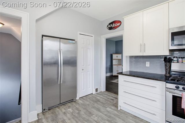 32127 Utica Road, Fraser, MI 48026