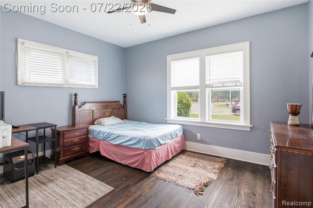 32127 Utica Road, Fraser, MI 48026