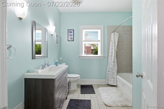 32127 Utica Road, Fraser, MI 48026