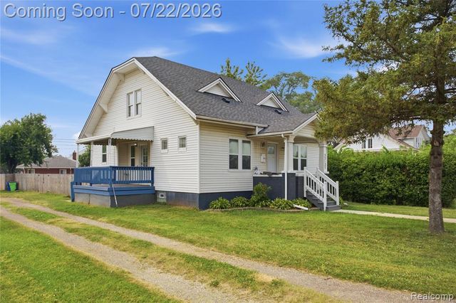 32127 Utica Road, Fraser, MI 48026