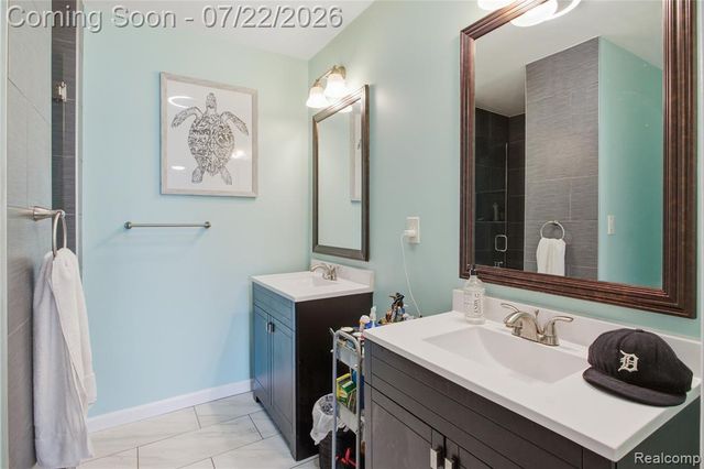 32127 Utica Road, Fraser, MI 48026