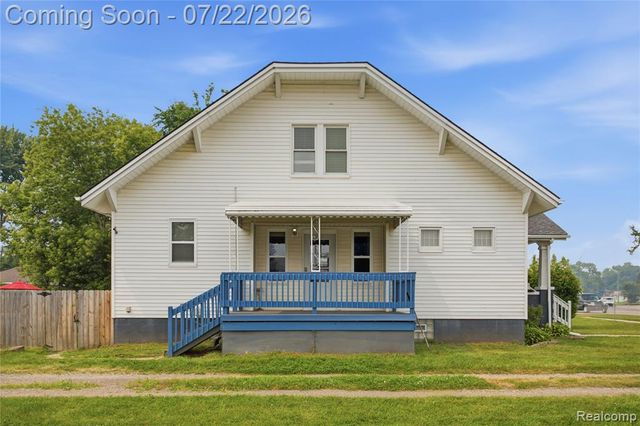 32127 Utica Road, Fraser, MI 48026