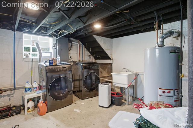 32127 Utica Road, Fraser, MI 48026