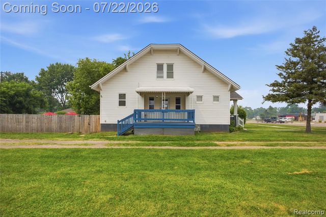 32127 Utica Road, Fraser, MI 48026
