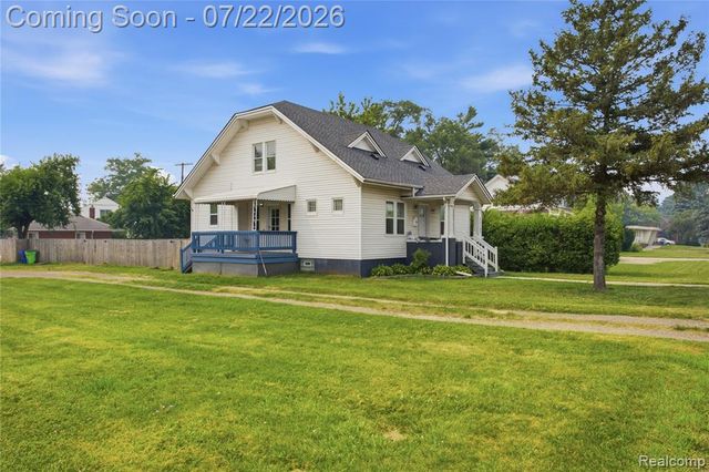 32127 Utica Road, Fraser, MI 48026
