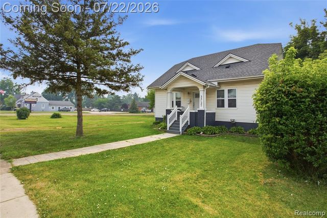 32127 Utica Road, Fraser, MI 48026