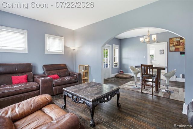 32127 Utica Road, Fraser, MI 48026