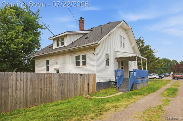 32127 Utica Road, Fraser, MI 48026