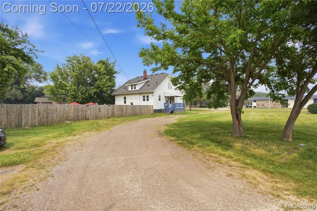 32127 Utica Road, Fraser, MI 48026