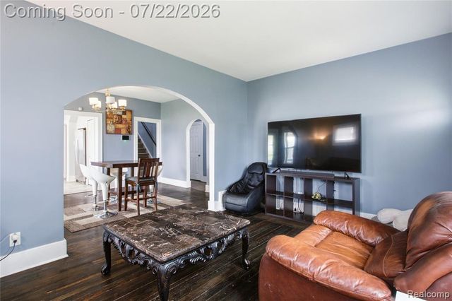 32127 Utica Road, Fraser, MI 48026