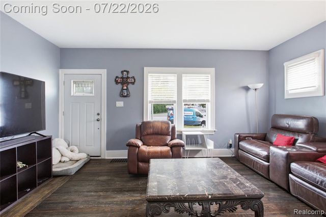 32127 Utica Road, Fraser, MI 48026