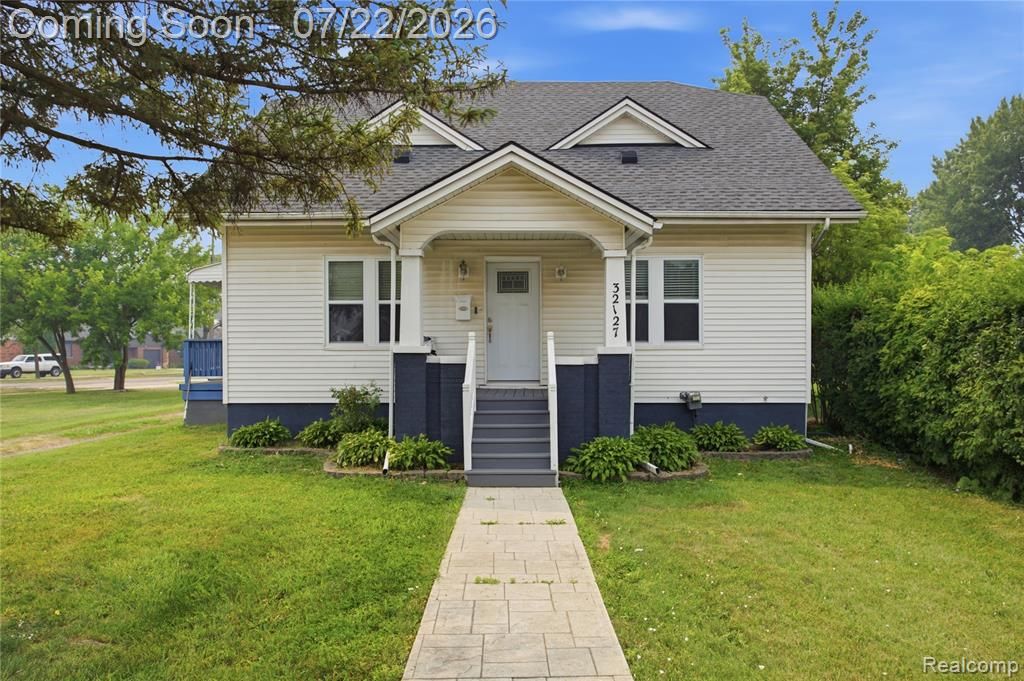 32127 Utica Road, Fraser, MI 48026