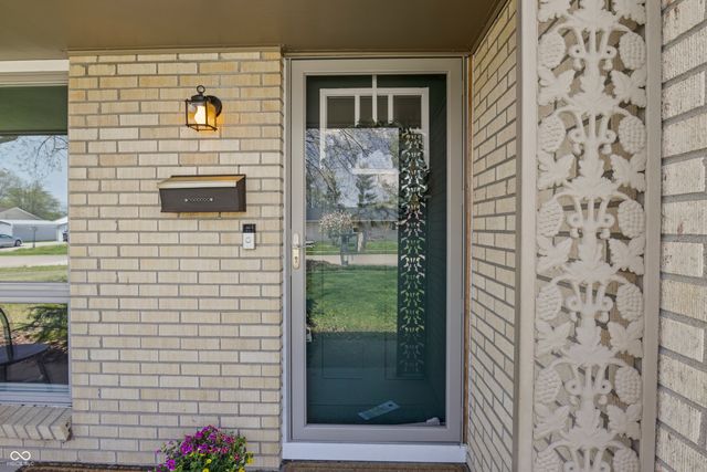 2130 Westline Drive, Columbus, IN 47203