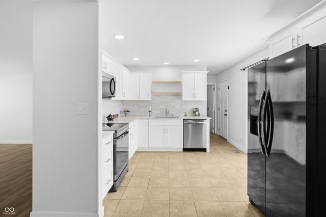 2130 Westline Drive, Columbus, IN 47203