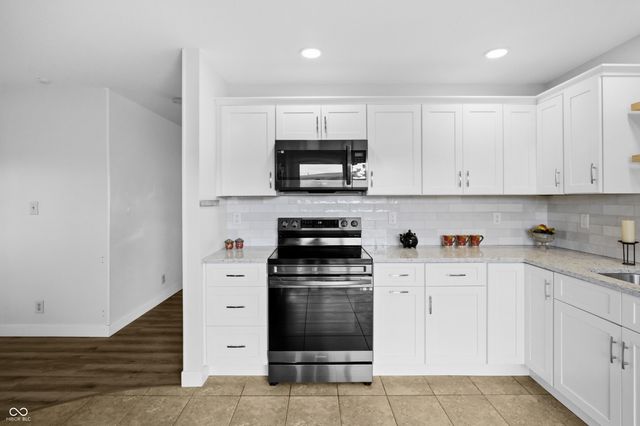 2130 Westline Drive, Columbus, IN 47203