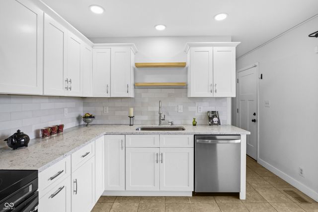 2130 Westline Drive, Columbus, IN 47203