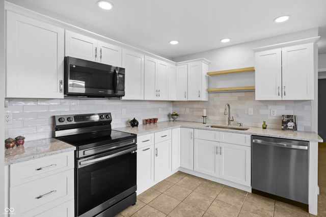2130 Westline Drive, Columbus, IN 47203