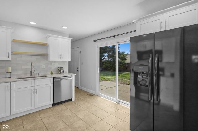 2130 Westline Drive, Columbus, IN 47203