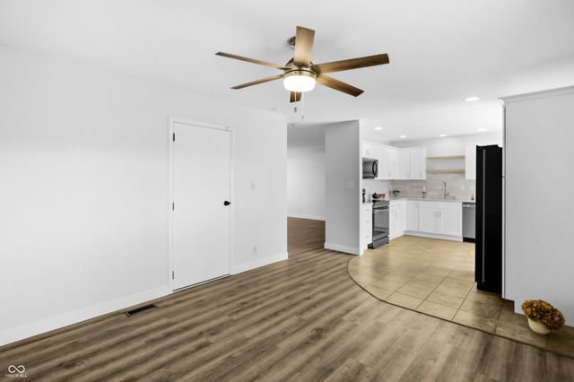 2130 Westline Drive, Columbus, IN 47203
