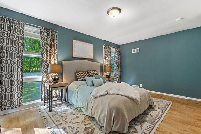 W271S3599 Oak Knoll DRIVE, Waukesha, WI 53189