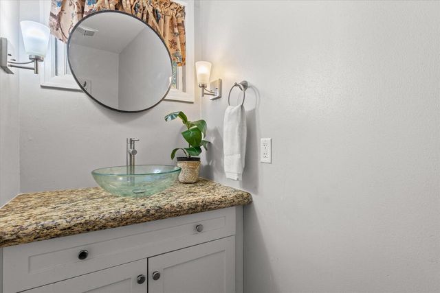 W271S3599 Oak Knoll DRIVE, Waukesha, WI 53189